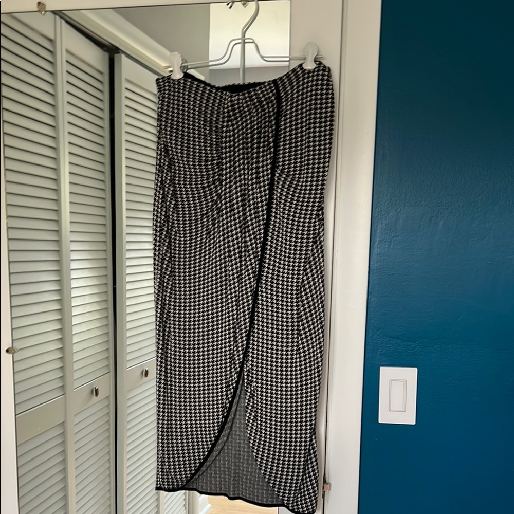Black and White Houndstooth Skirt